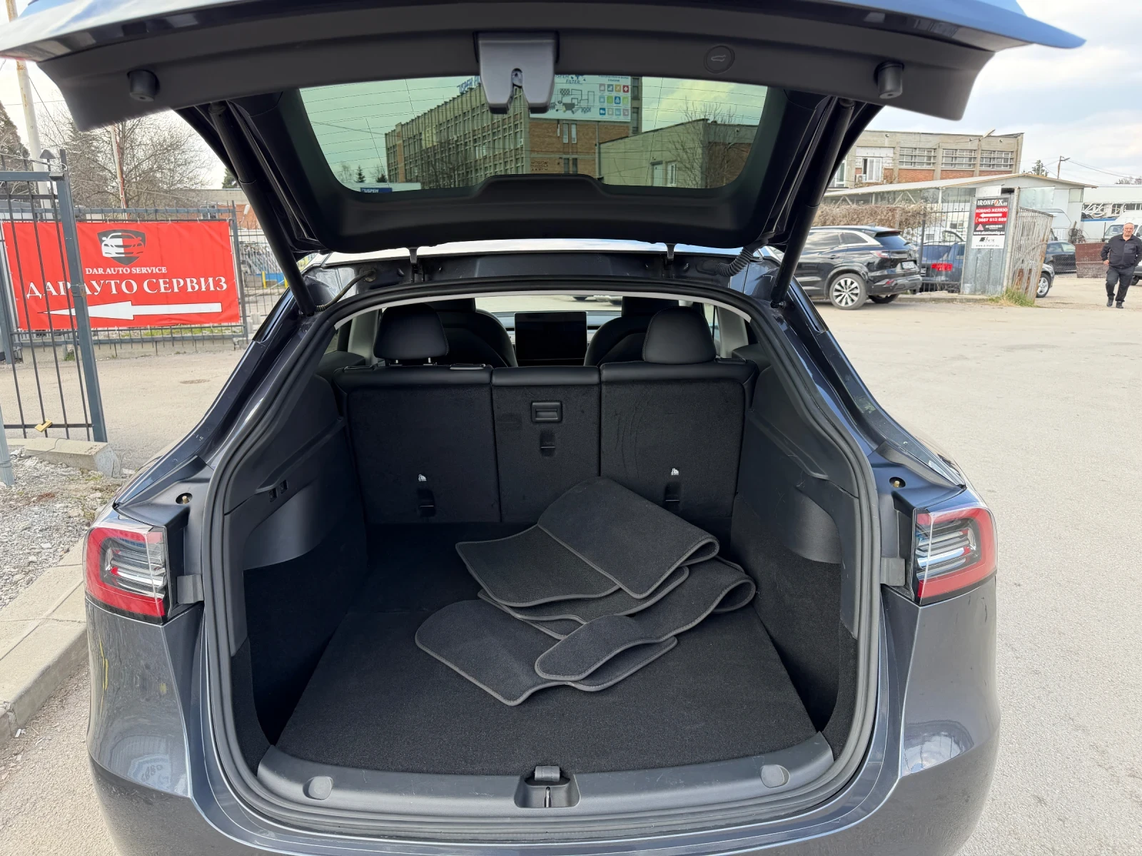 Tesla Model Y Long Range / 4x4 / 20 000 км, снимка 12 - Автомобили и джипове - 53978837