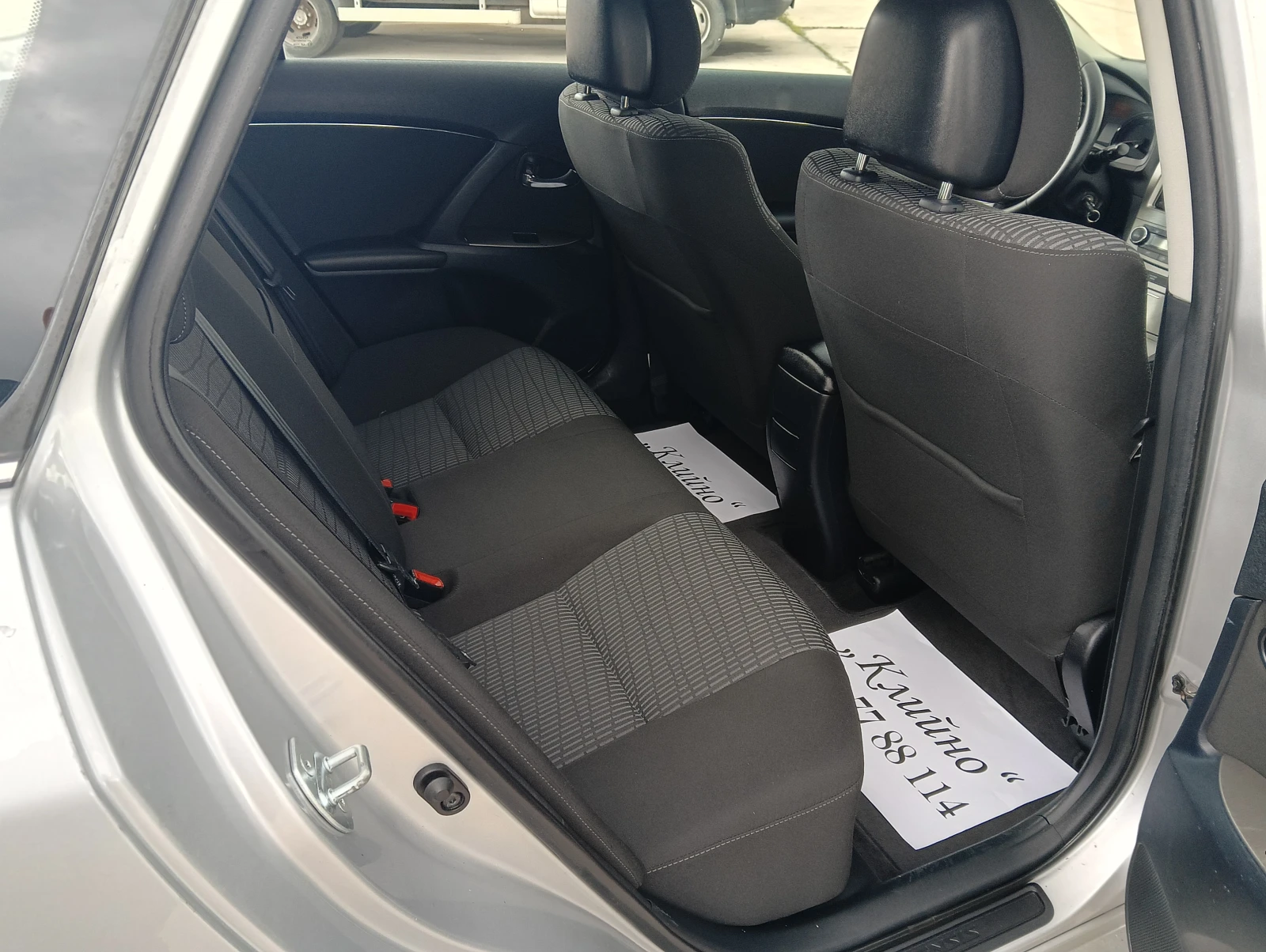 Toyota Avensis 2.0 D4D 126 к.с, снимка 12 - Автомобили и джипове - 54624419