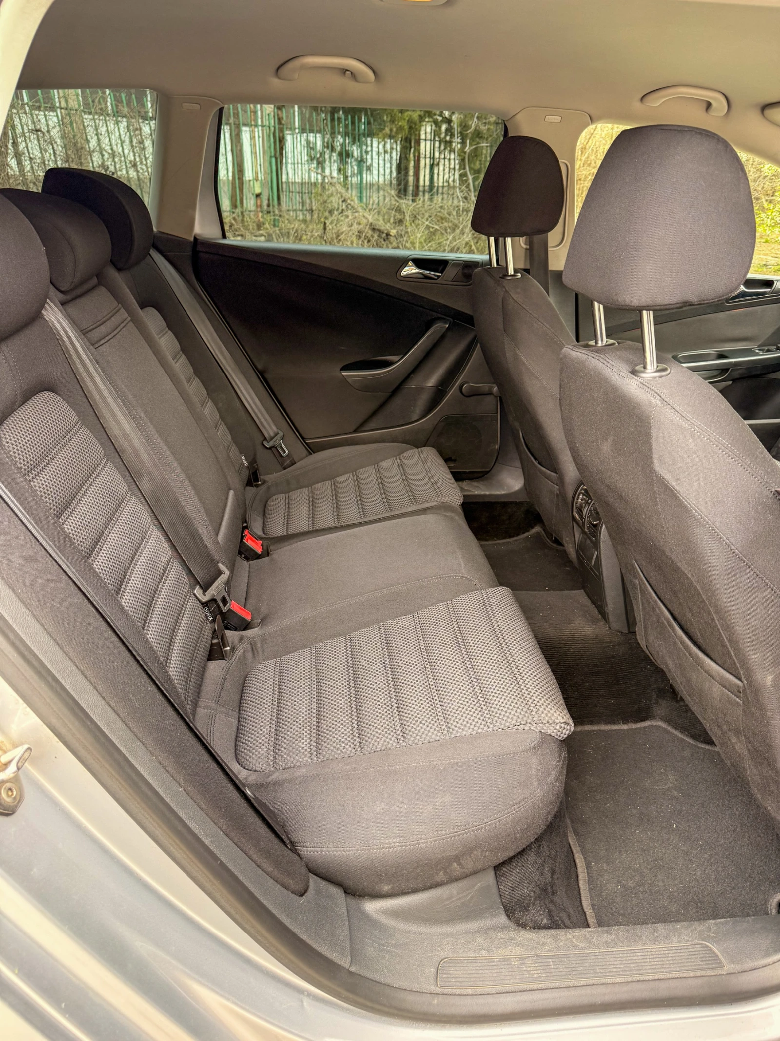 VW Passat 1.9 TDI, 105 кс, снимка 9 - Автомобили и джипове - 54212336