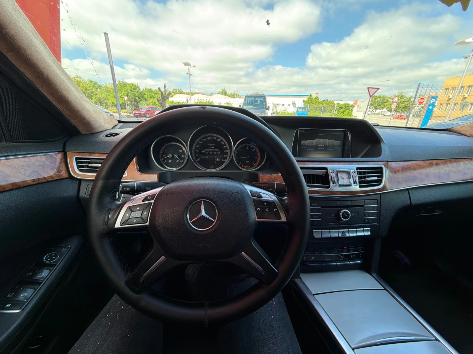 Mercedes-Benz E 220 9G* LED* FACE* БАРТЕР, снимка 13 - Автомобили и джипове - 54587339
