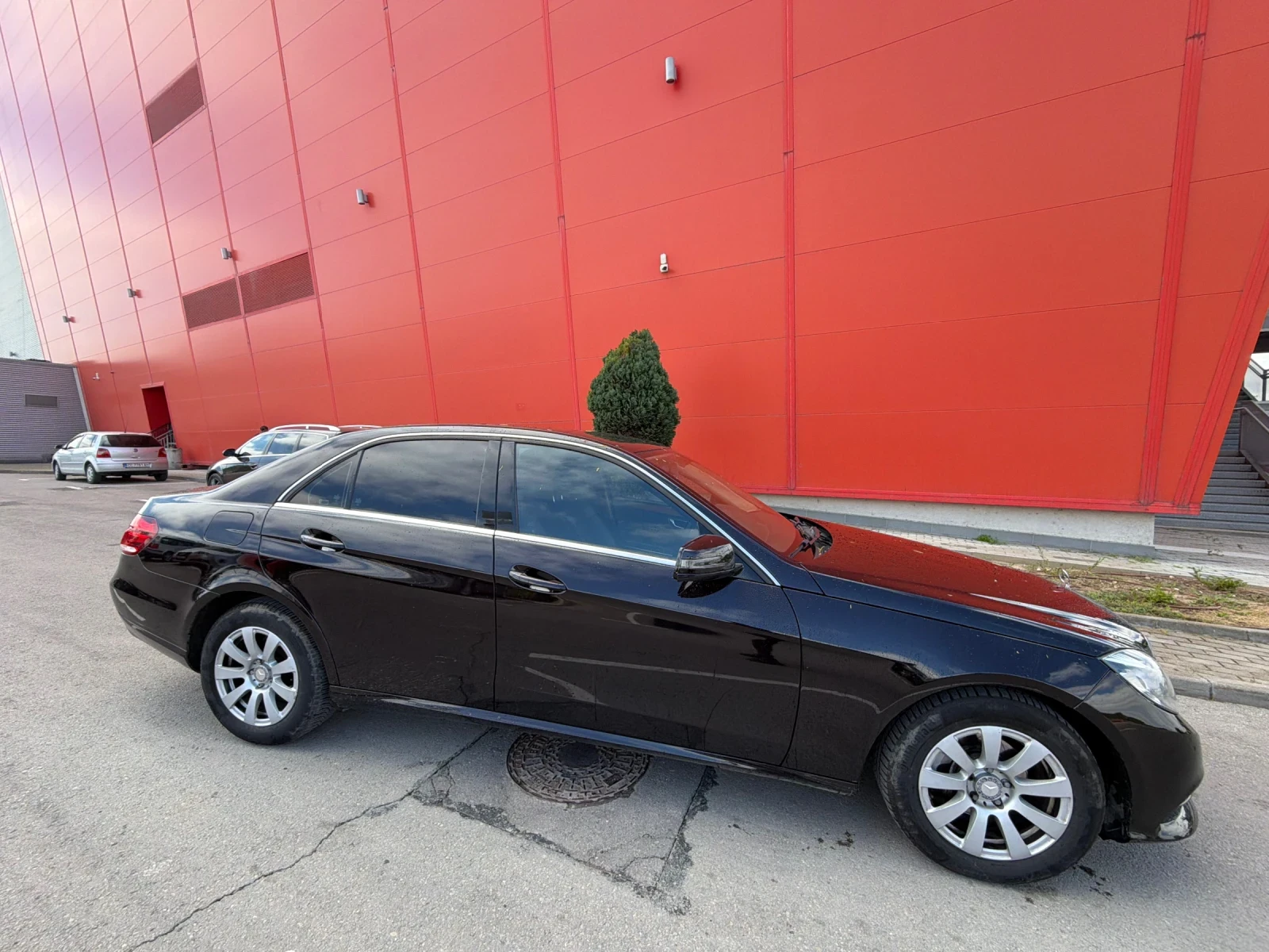 Mercedes-Benz E 220 9G* LED* FACE* БАРТЕР, снимка 4 - Автомобили и джипове - 54587339