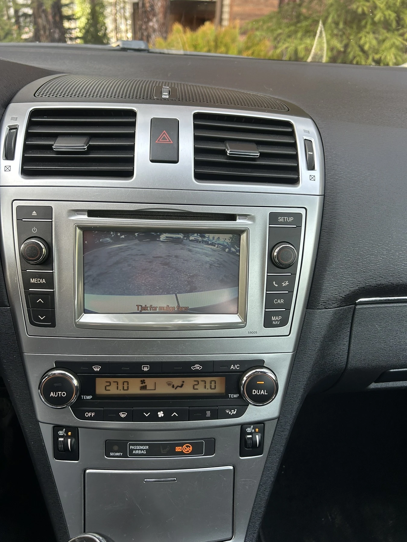 Toyota Avensis 2.0D4D Фейс, снимка 8 - Автомобили и джипове - 54635411