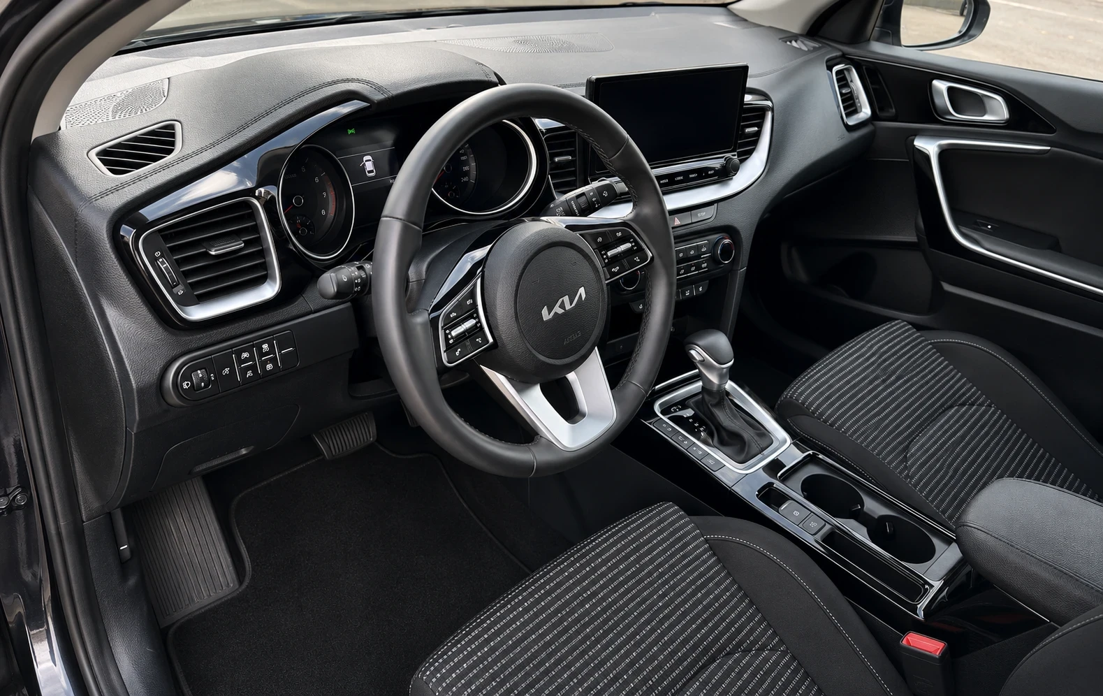 Kia Ceed GDI Автомат , 2800км , ГАРАНЦИЯ, снимка 6 - Автомобили и джипове - 54646508