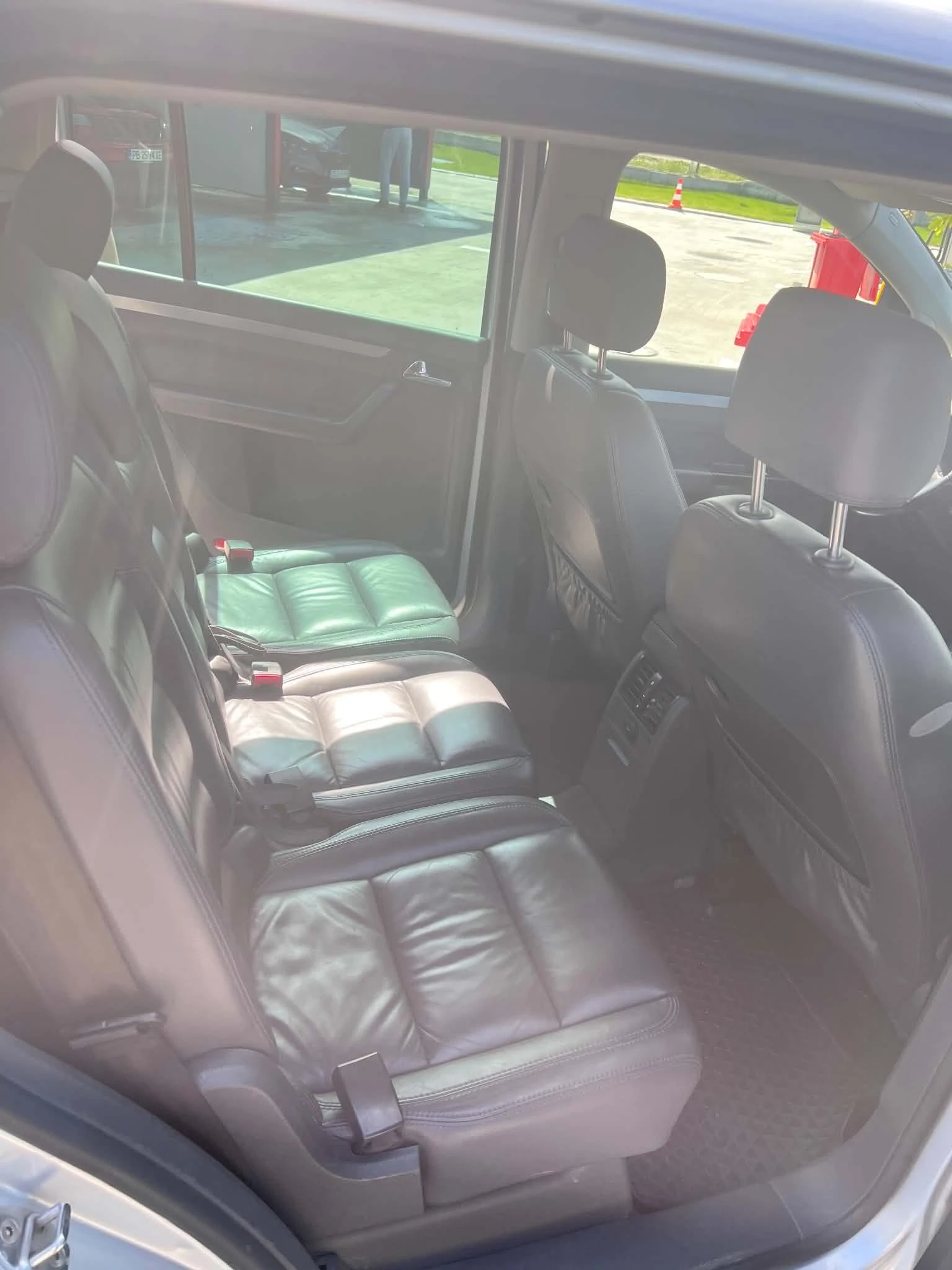 VW Touran, снимка 9 - Автомобили и джипове - 55422576