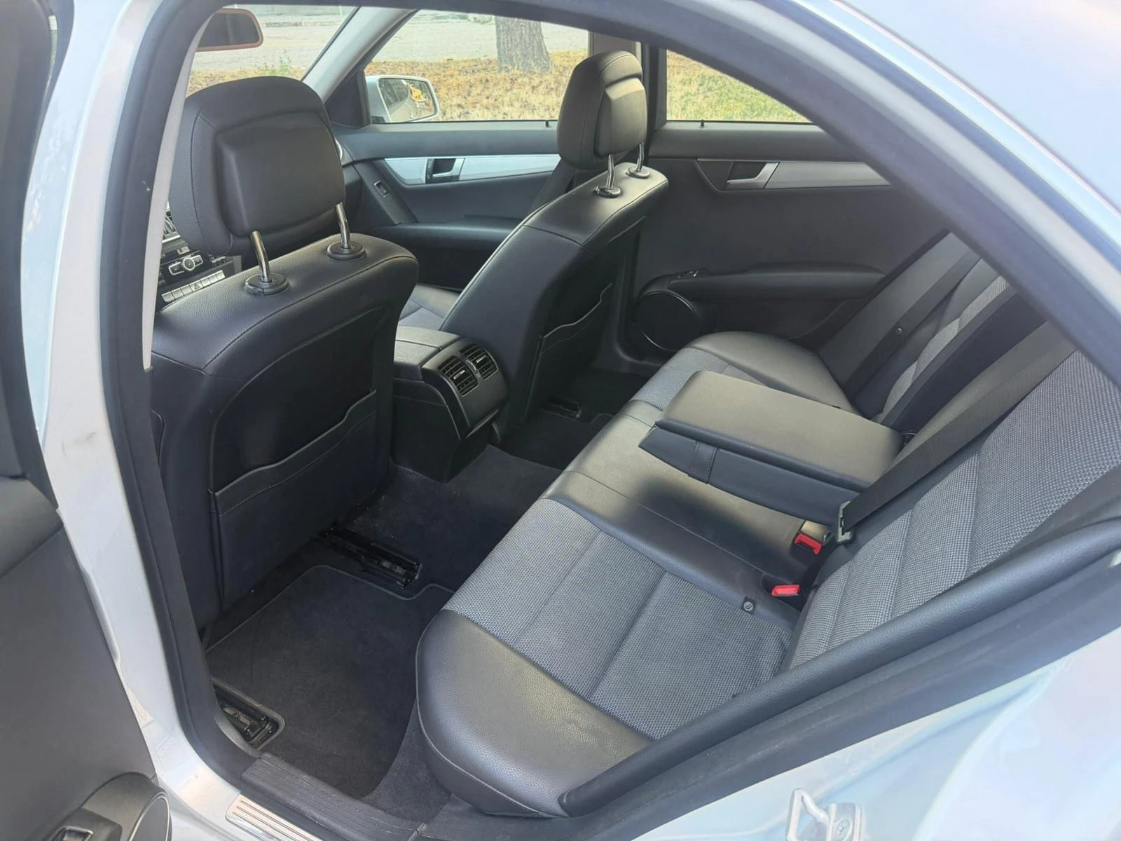 Mercedes-Benz C 180 115 kw, снимка 10 - Автомобили и джипове - 55659479