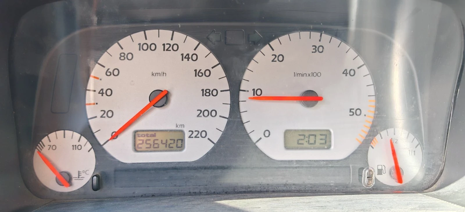 VW Golf TDi 110, снимка 10 - Автомобили и джипове - 56598255