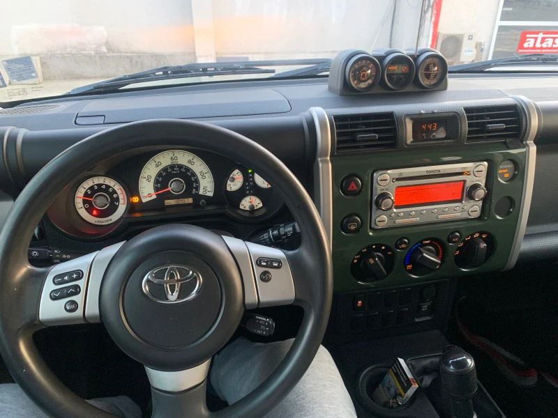 Toyota Fj cruiser 4.0L V6 4x4, снимка 12 - Автомобили и джипове - 47489387