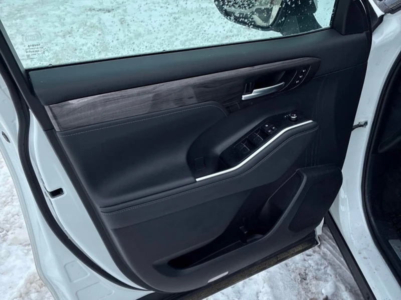 Toyota Highlander * Hybrid Limited * CARFAX * БЕЗ ПЪРВОНАЧАЛНА ВНОСК, снимка 12 - Автомобили и джипове - 52877830