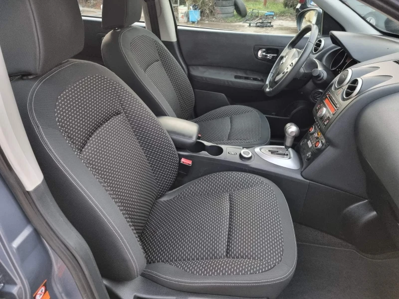 Nissan Qashqai 2.0i Автомат ШВЕЙЦАРИЯ, снимка 8 - Автомобили и джипове - 53026778
