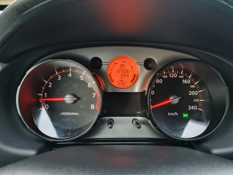 Nissan Qashqai 2.0i Автомат ШВЕЙЦАРИЯ, снимка 11 - Автомобили и джипове - 53026778