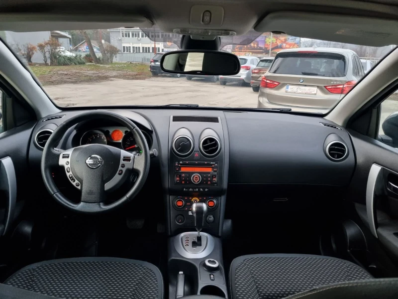 Nissan Qashqai 2.0i Автомат ШВЕЙЦАРИЯ, снимка 9 - Автомобили и джипове - 53026778