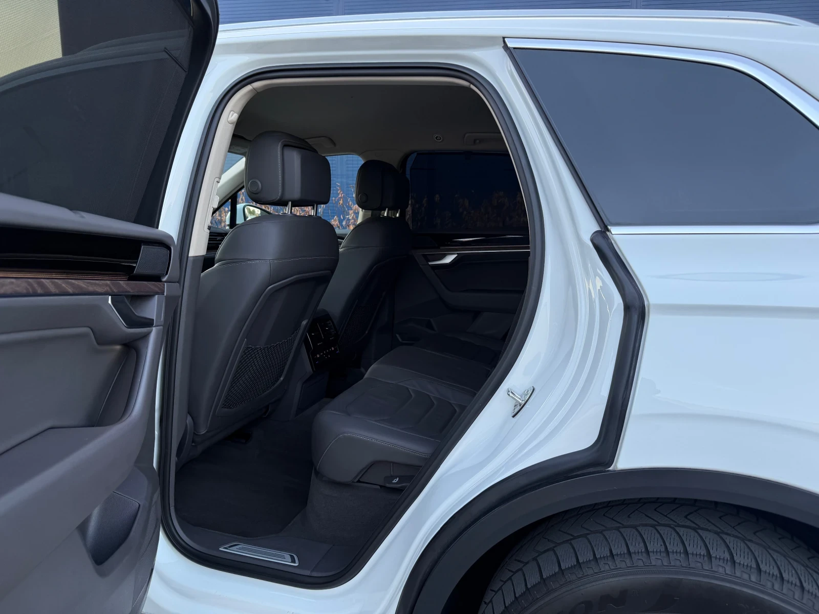 VW Touareg 3.0TDIV6 4MOTION/DIGITAL/DISTRONIC/ПОДГРЕВ/ИСТОРИЯ - изображение 9