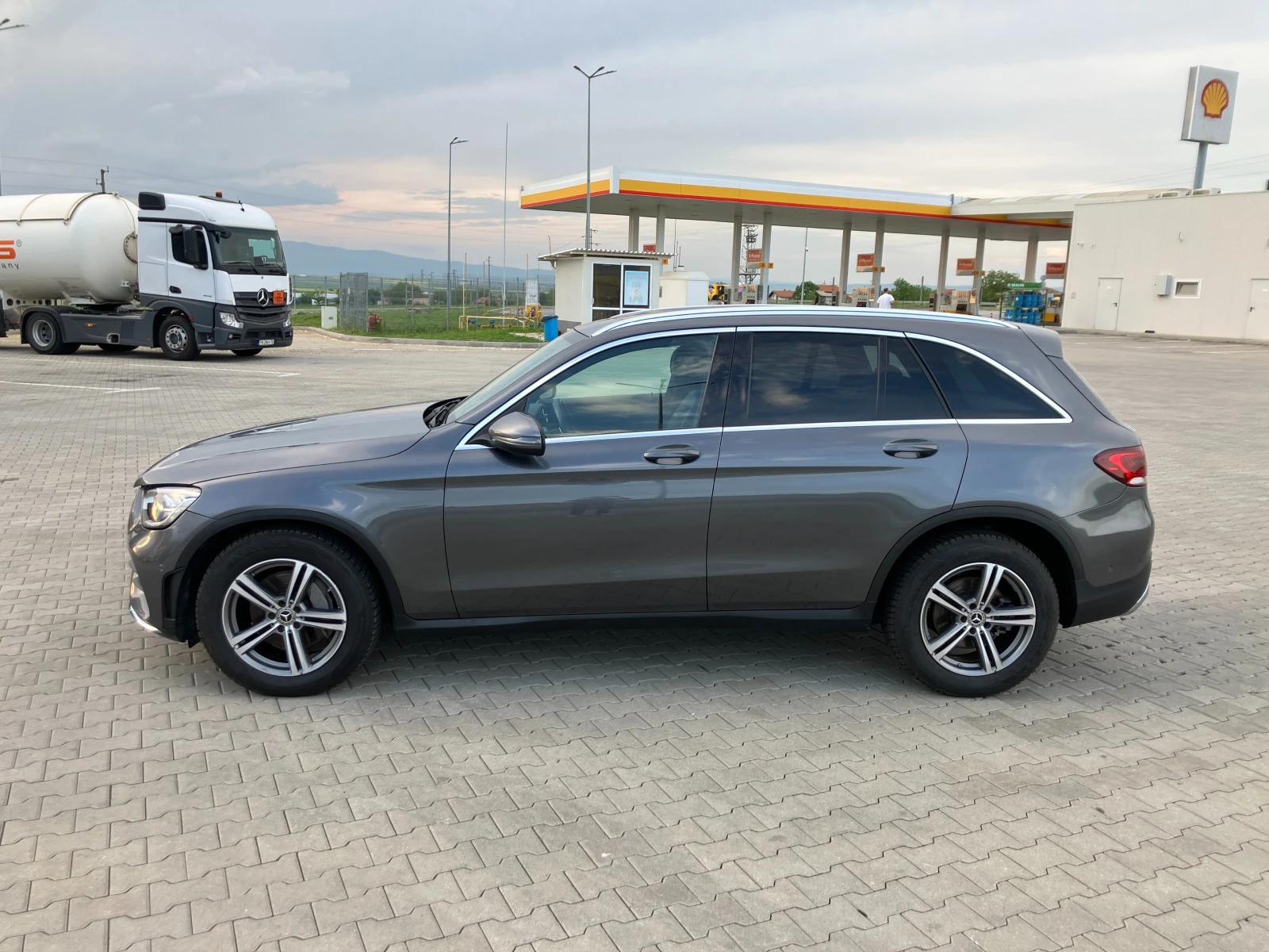 Mercedes-Benz GLC 300 d AMG, снимка 5 - Автомобили и джипове - 54525529