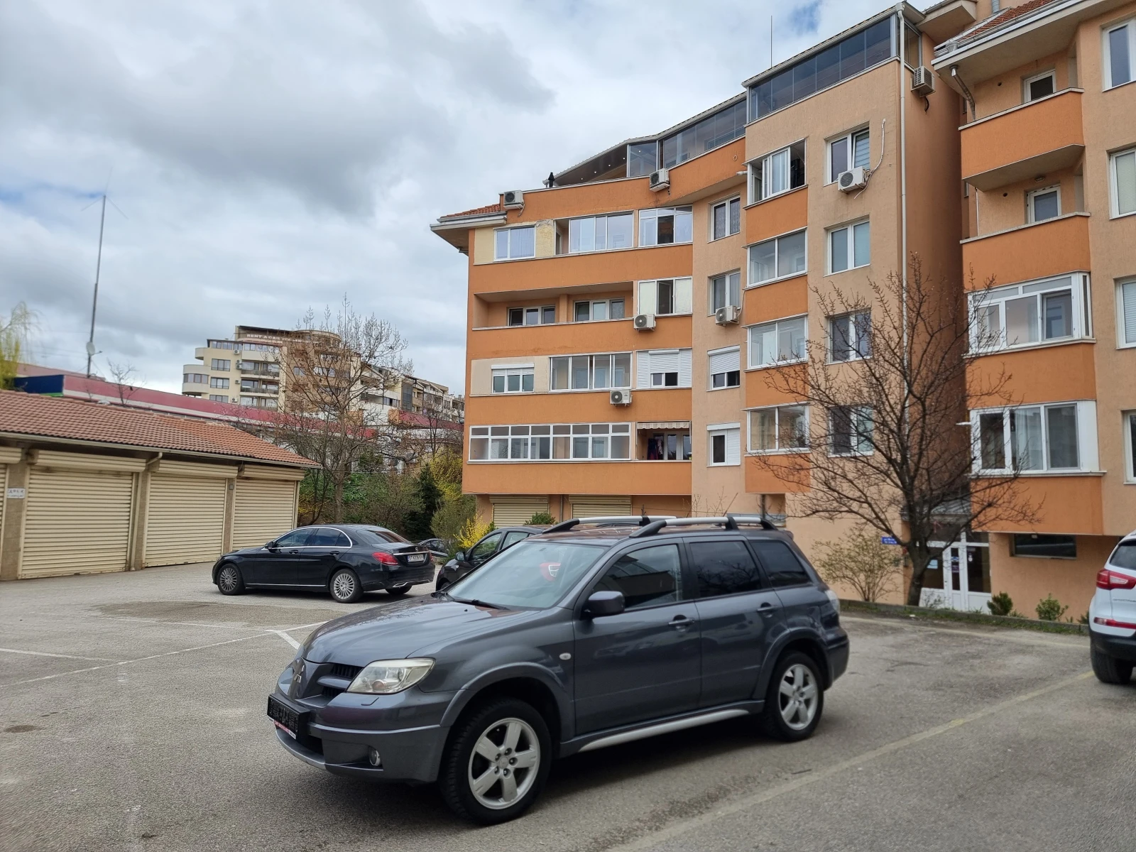 Mitsubishi Outlander 2.0i* ГАЗ-БЕНЗИН* 4Х4* , снимка 9 - Автомобили и джипове - 54081221