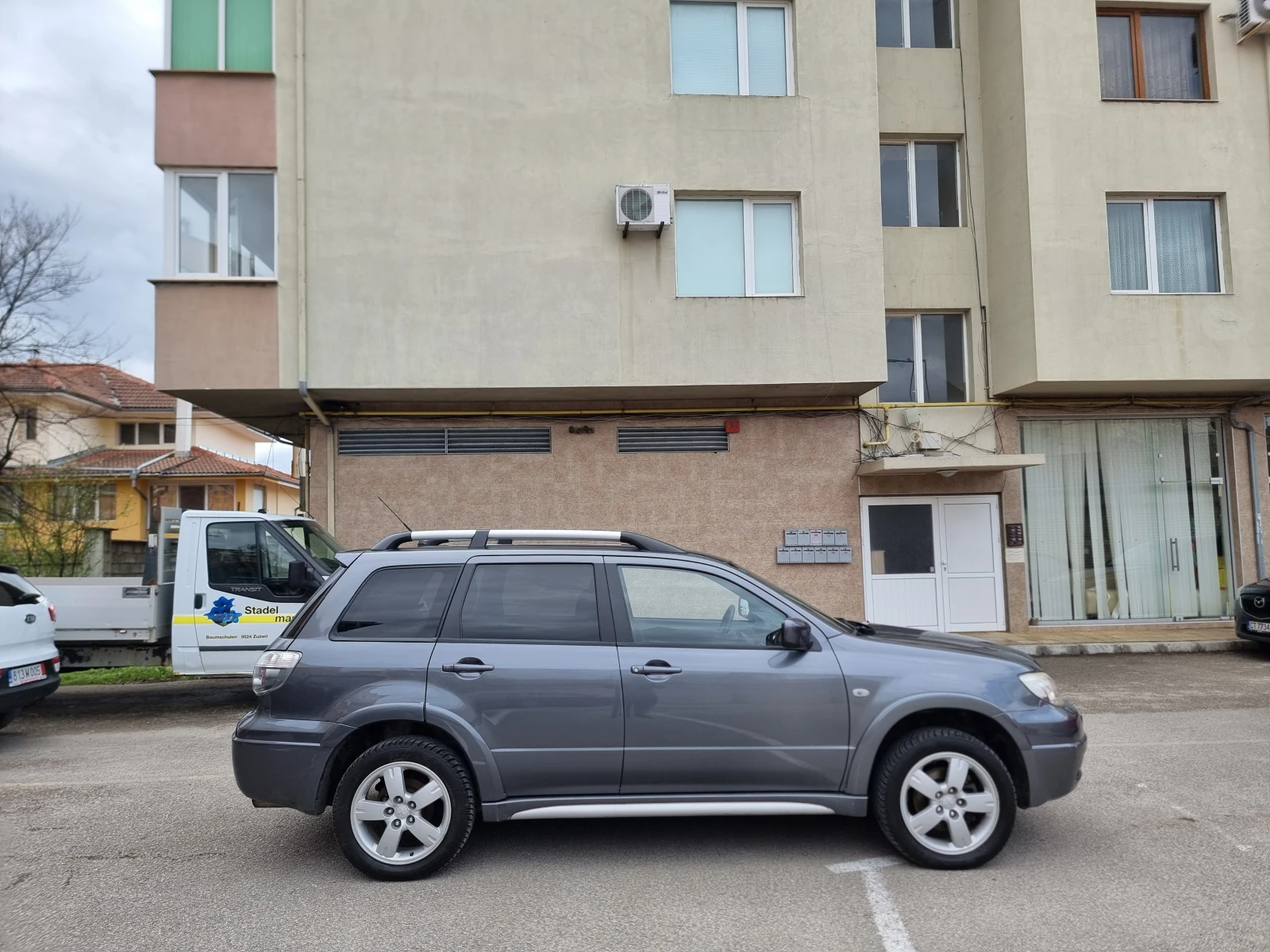 Mitsubishi Outlander 2.0i* ГАЗ-БЕНЗИН* 4Х4* , снимка 4 - Автомобили и джипове - 54081221