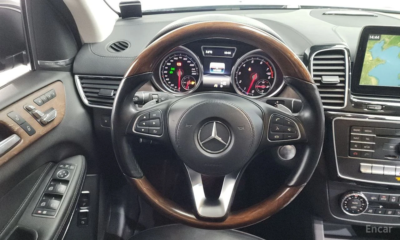 Mercedes-Benz GLS 500 * 4MATIC* AMG* ПОДГРЕВ* TV* ПАНОРАМА* , снимка 11 - Автомобили и джипове - 54460345