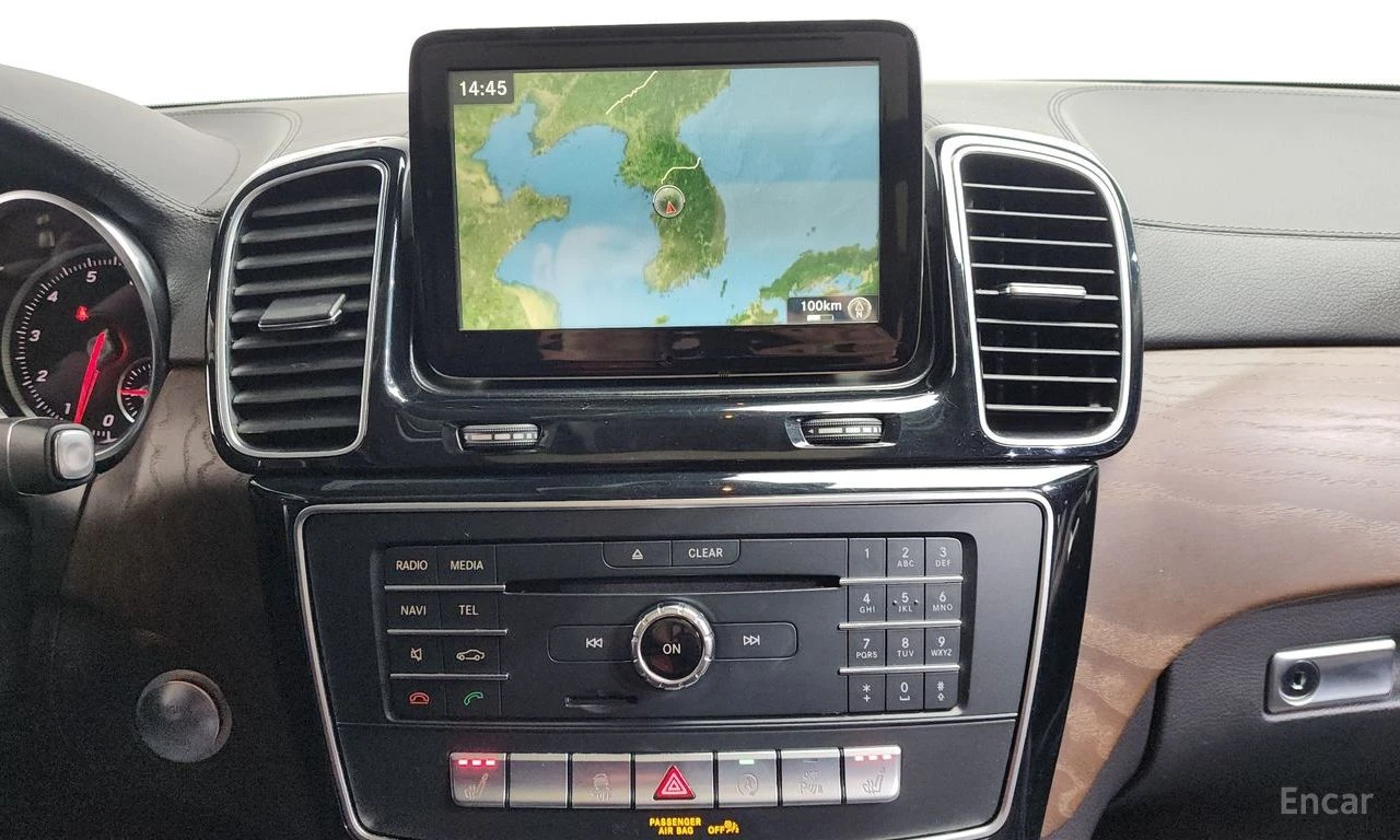 Mercedes-Benz GLS 500 * 4MATIC* AMG* ПОДГРЕВ* TV* ПАНОРАМА* , снимка 13 - Автомобили и джипове - 54460345