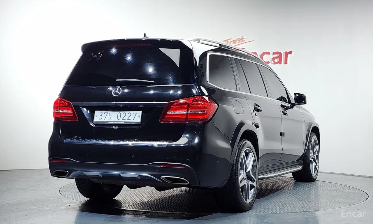 Mercedes-Benz GLS 500 * 4MATIC* AMG* ПОДГРЕВ* TV* ПАНОРАМА* , снимка 2 - Автомобили и джипове - 54460345