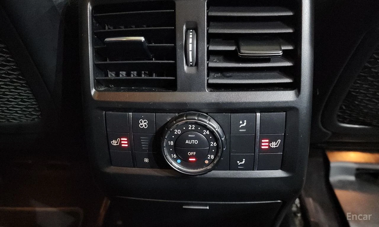 Mercedes-Benz GLS 500 * 4MATIC* AMG* ПОДГРЕВ* TV* ПАНОРАМА* , снимка 17 - Автомобили и джипове - 54460345
