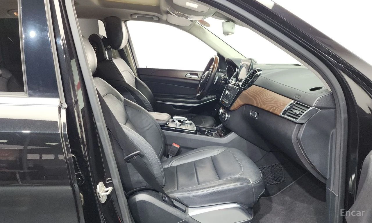 Mercedes-Benz GLS 500 * 4MATIC* AMG* ПОДГРЕВ* TV* ПАНОРАМА* , снимка 9 - Автомобили и джипове - 54460345