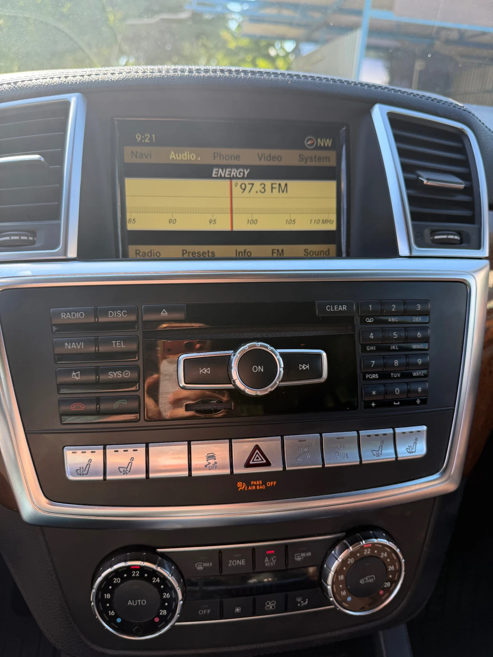 Mercedes-Benz ML 350 AMG / 4MATIC / DISTRONIC / ОБДУХВАНЕ / ПАНОРАМА / , снимка 10 - Автомобили и джипове - 54908675