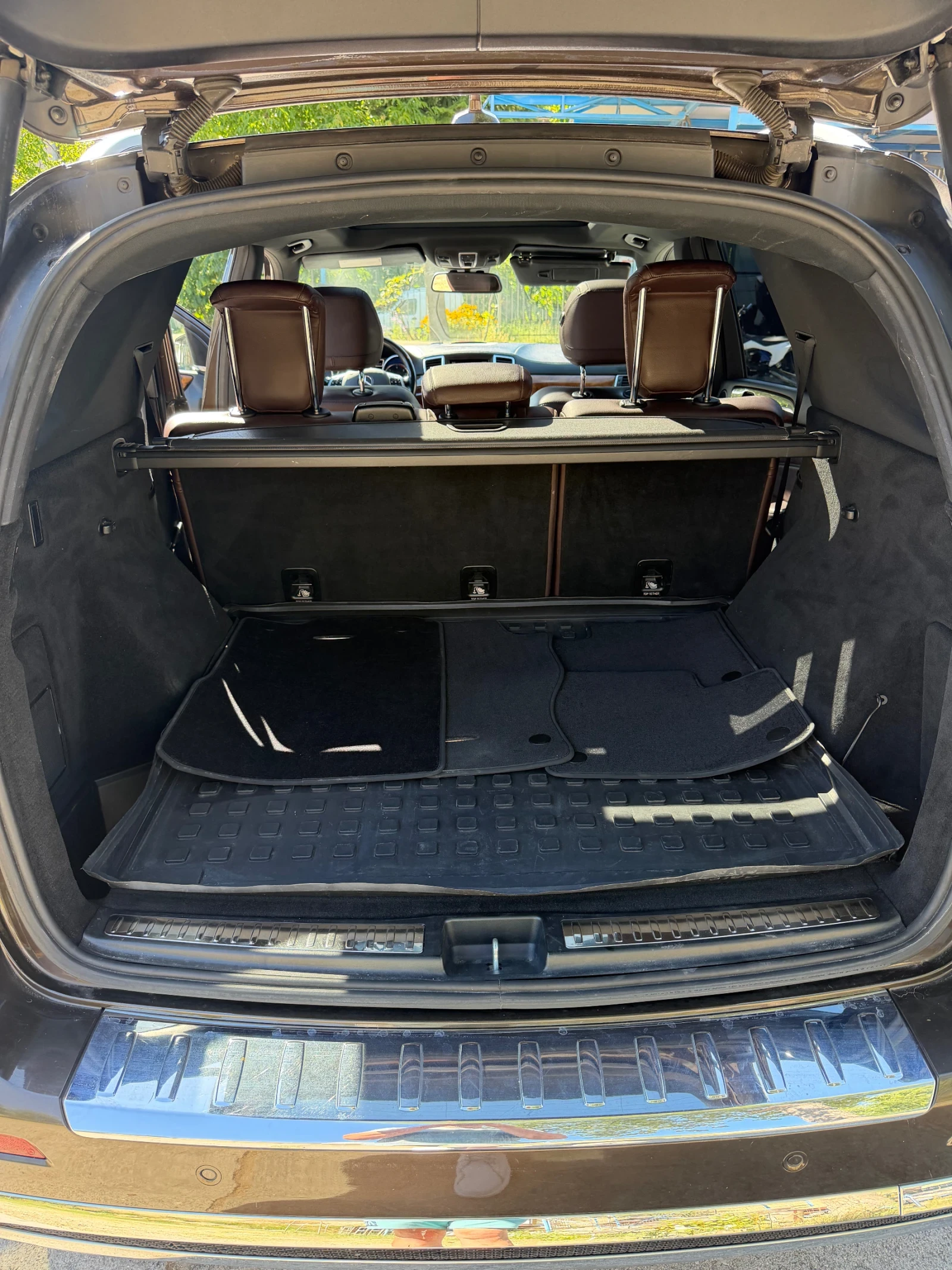Mercedes-Benz ML 350 AMG / 4MATIC / DISTRONIC / ОБДУХВАНЕ / ПАНОРАМА / , снимка 13 - Автомобили и джипове - 54908675