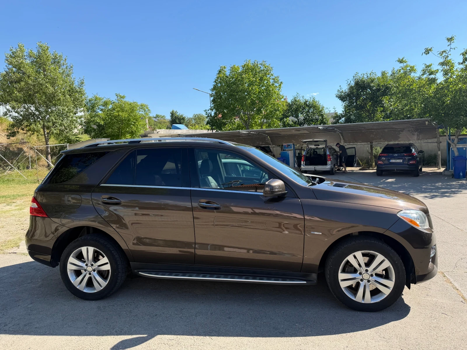 Mercedes-Benz ML 350 AMG / 4MATIC / DISTRONIC / ОБДУХВАНЕ / ПАНОРАМА / , снимка 3 - Автомобили и джипове - 54908675