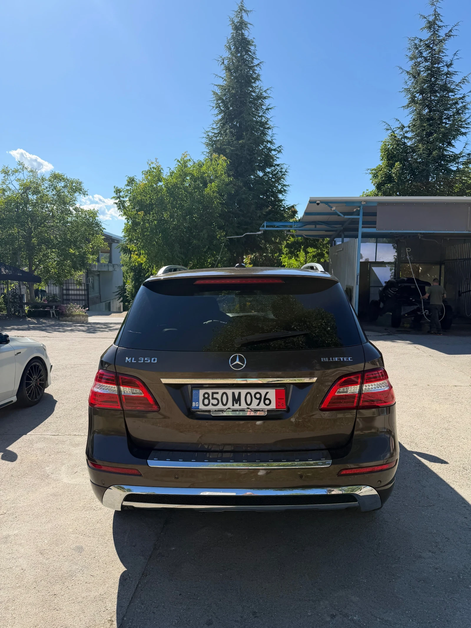 Mercedes-Benz ML 350 AMG / 4MATIC / DISTRONIC / ОБДУХВАНЕ / ПАНОРАМА / , снимка 4 - Автомобили и джипове - 54908675