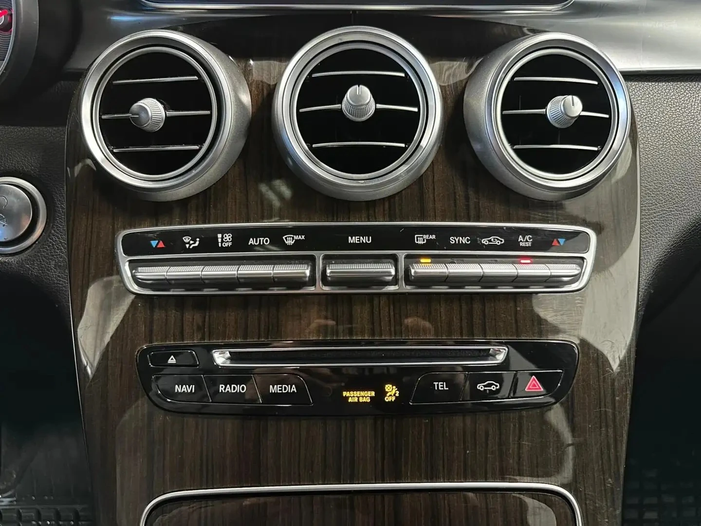 Mercedes-Benz GLC 300 ЦЕНА ДО БЪЛГАРИЯ РЕГИСТРАЦИЯ & АВТОКРЕДИТ, снимка 12 - Автомобили и джипове - 55418111