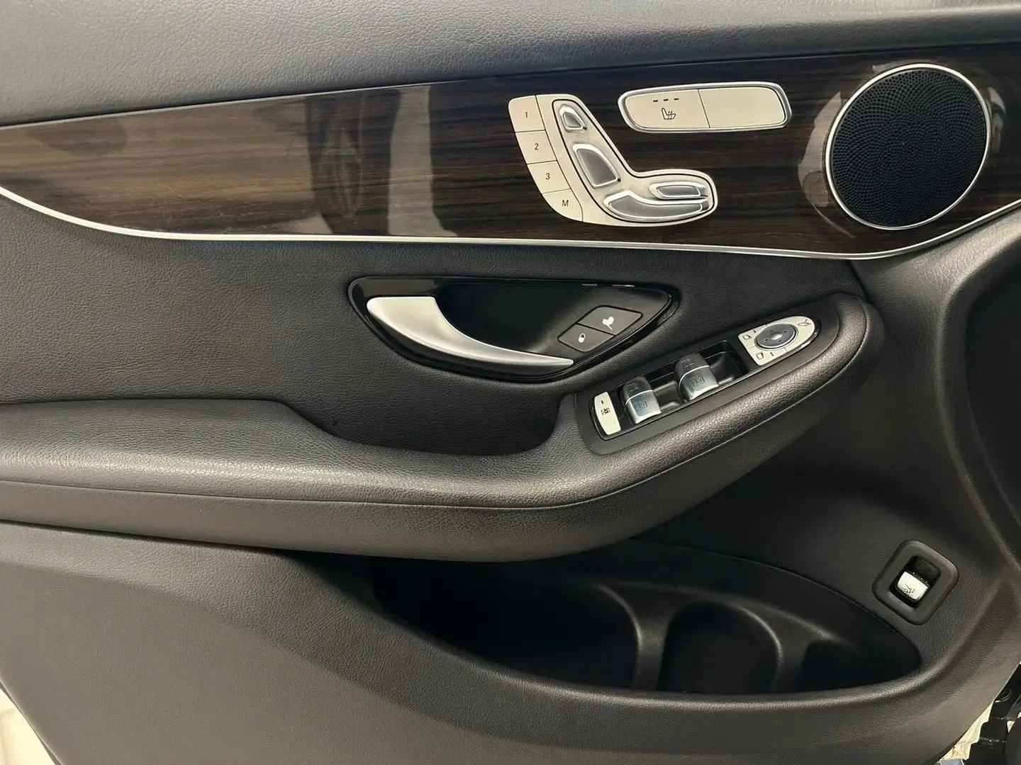 Mercedes-Benz GLC 300 ЦЕНА ДО БЪЛГАРИЯ РЕГИСТРАЦИЯ & АВТОКРЕДИТ, снимка 17 - Автомобили и джипове - 55418111