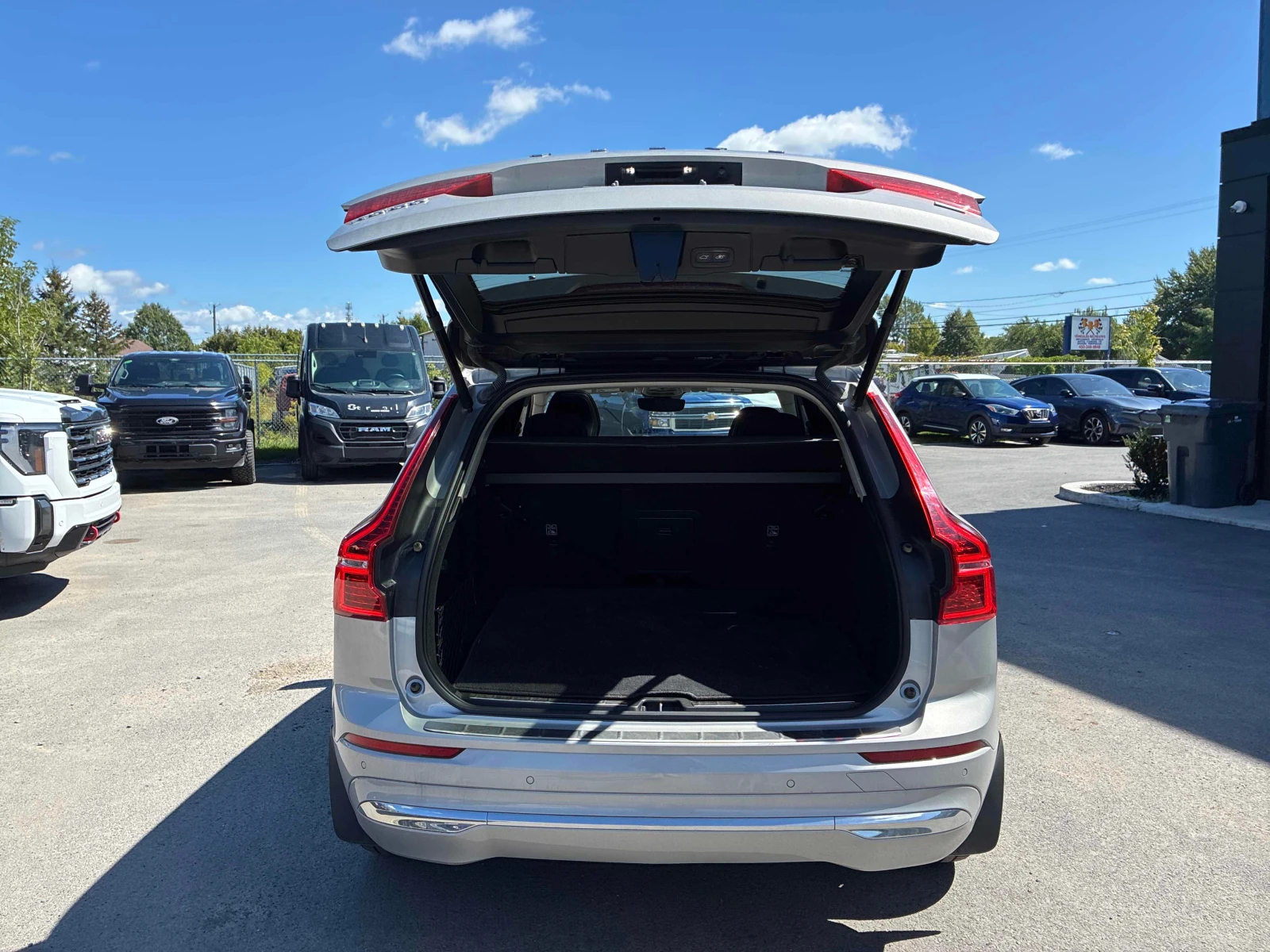 Volvo XC60 * Inscription Expression * CARFAX * ОПЦИЯ ЗА ФИНАН, снимка 14 - Автомобили и джипове - 55929916