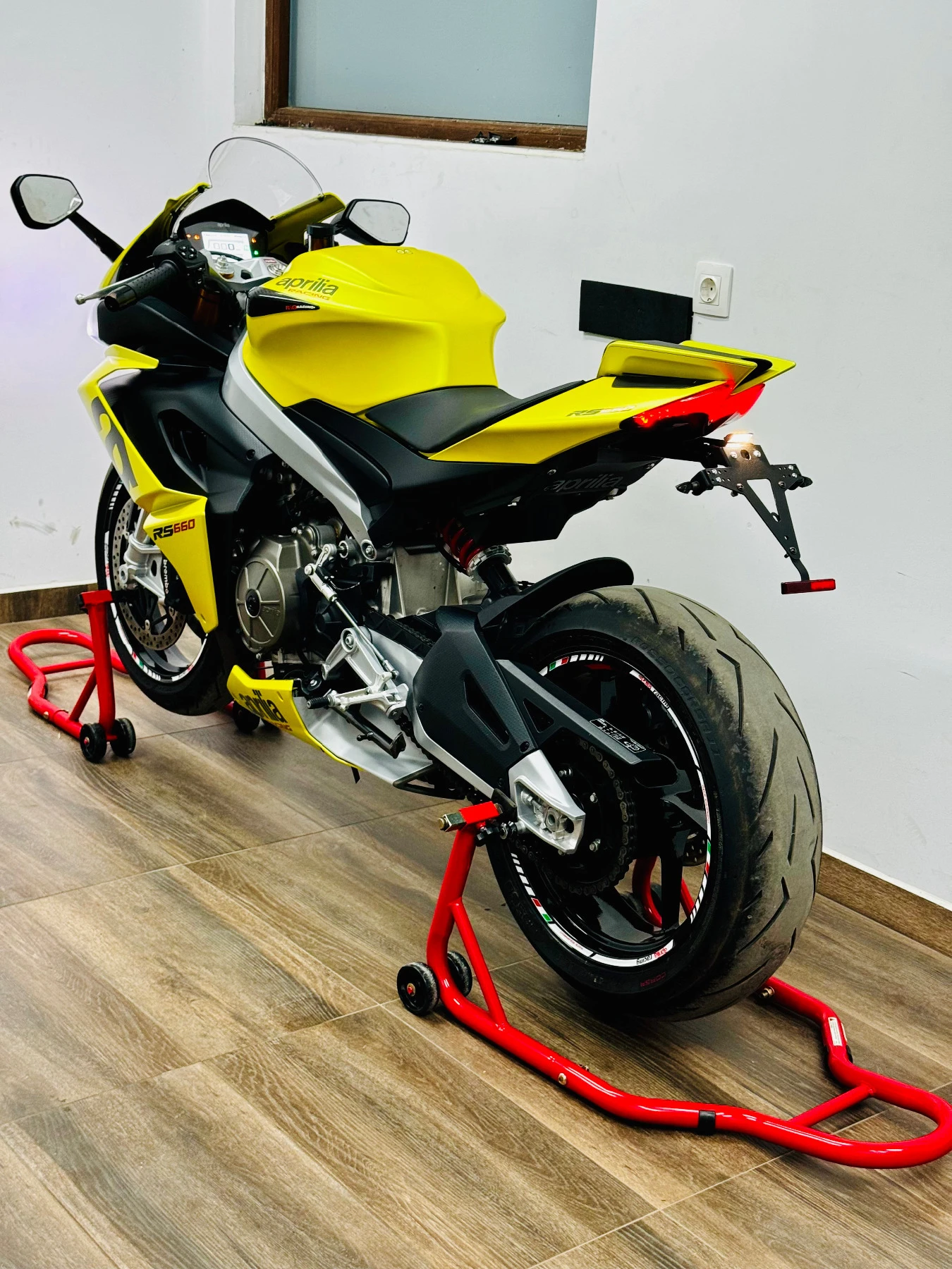 Aprilia Rs 660 Acid Gold - 1900km - изображение 2