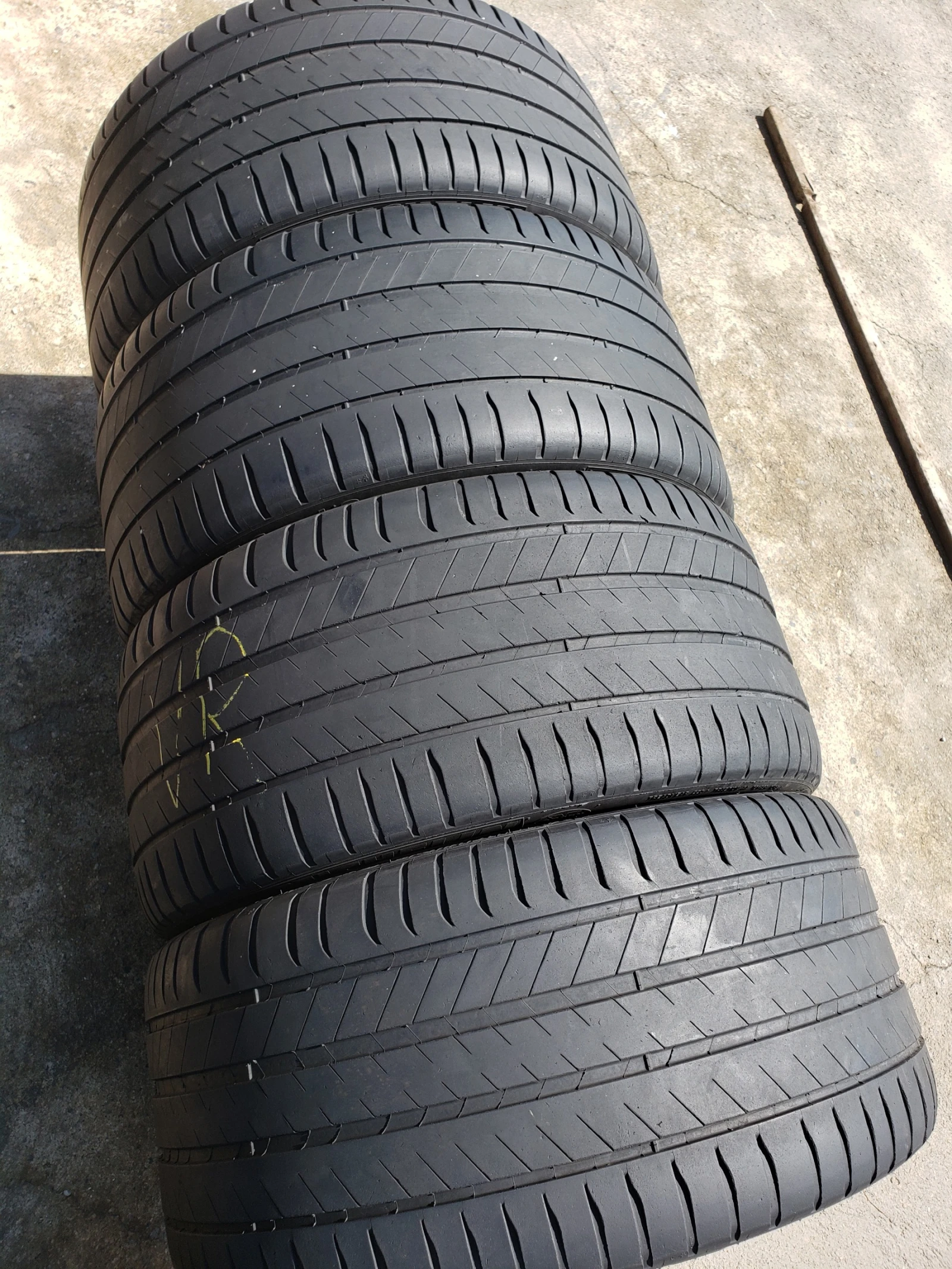 Гуми Летни 295/35R21, снимка 4 - Гуми и джанти - 54349884