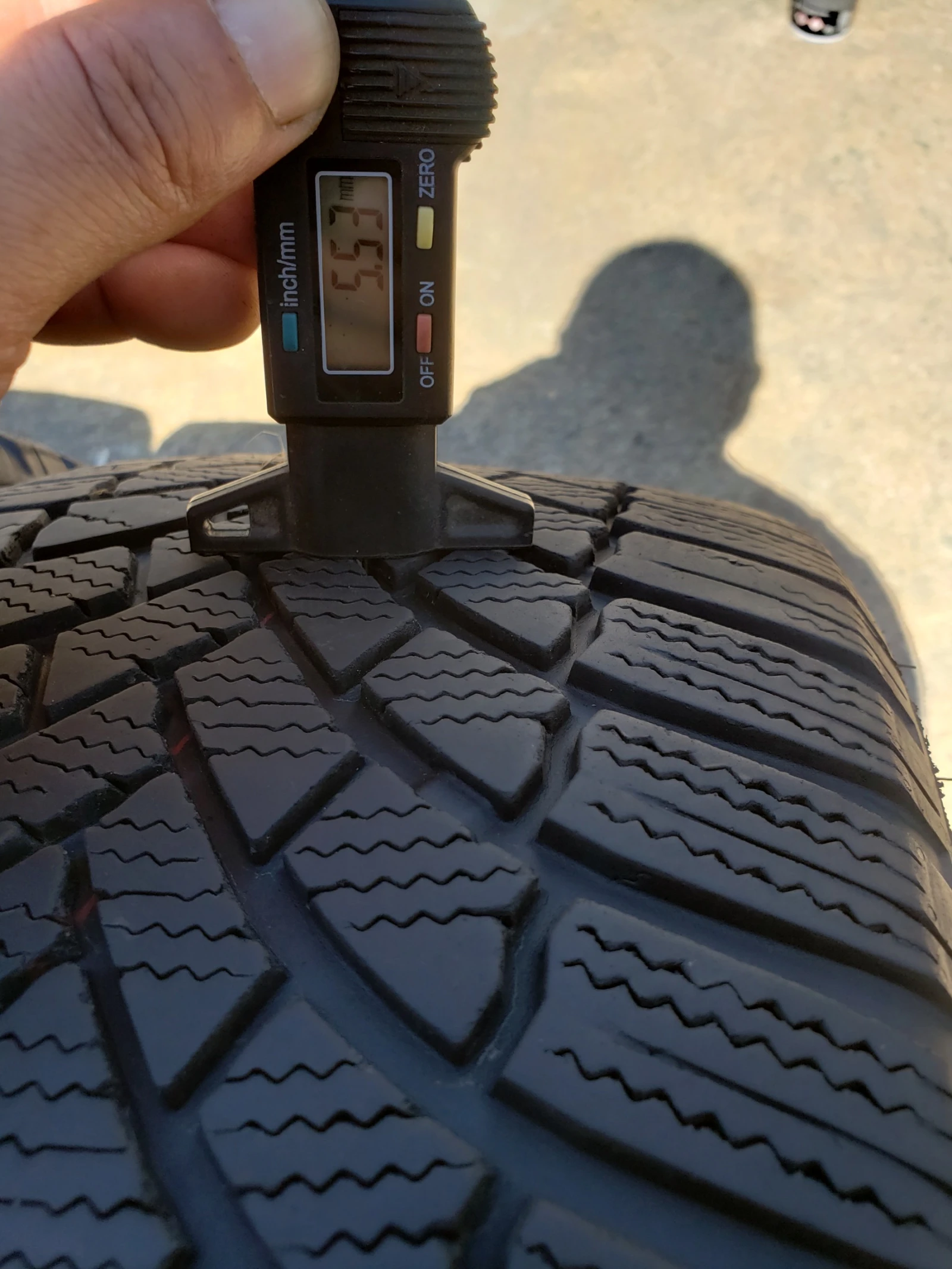 Гуми Зимни 225/45R17, снимка 7 - Гуми и джанти - 56006863