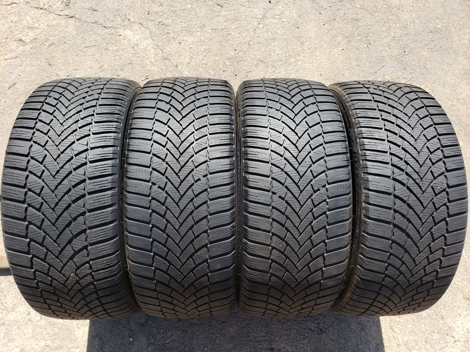 Гуми Зимни 225/45R17, снимка 2 - Гуми и джанти - 56006863