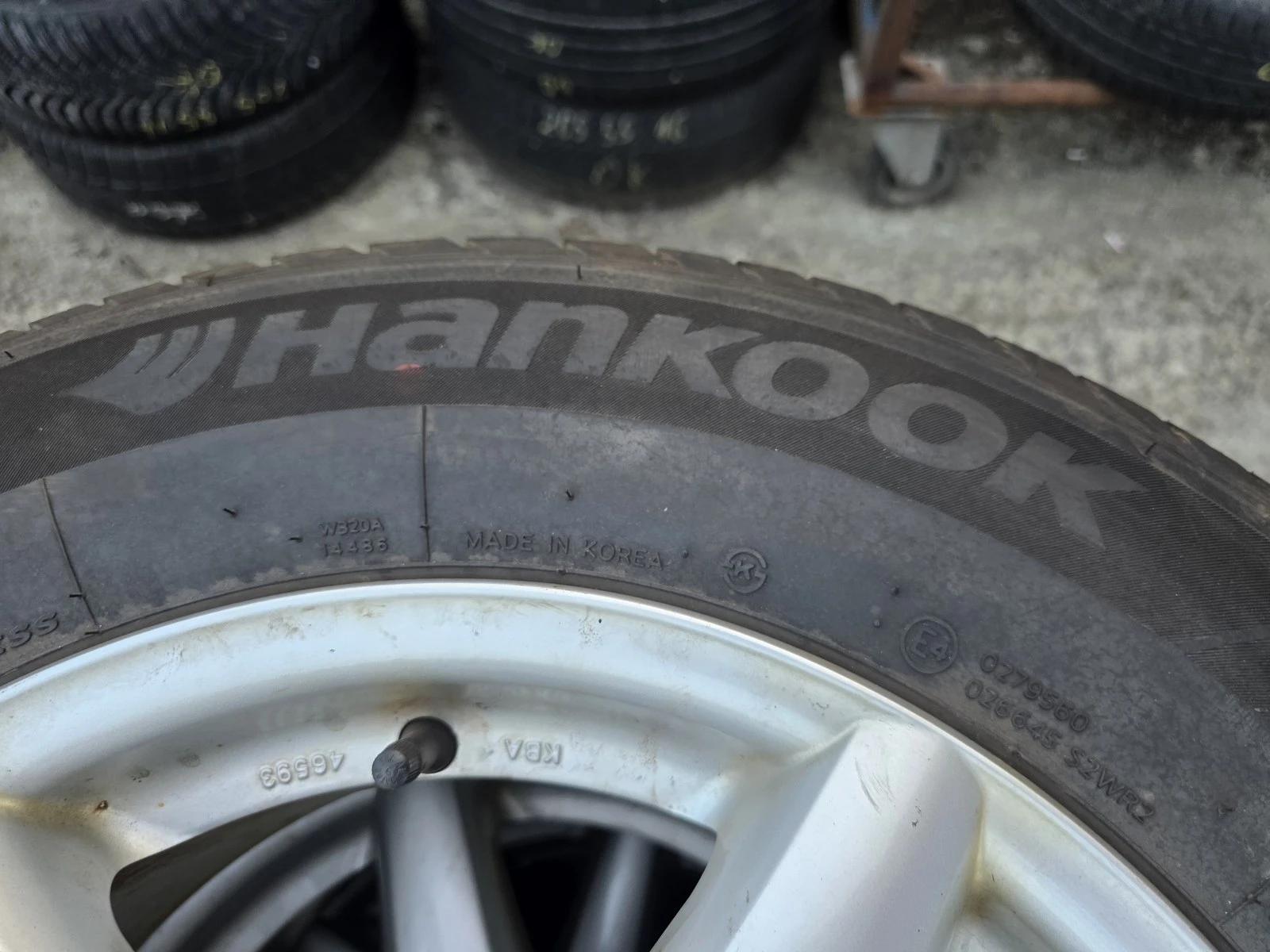 Гуми Зимни 215/70R16, снимка 8 - Гуми и джанти - 56724577