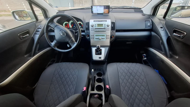 Toyota Corolla verso, снимка 12 - Автомобили и джипове - 52381185