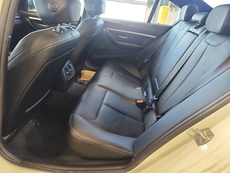 BMW 330 * 330I XDRIVE * CARFAX * , снимка 13 - Автомобили и джипове - 53027386