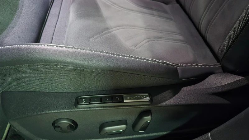 VW Golf 8.5 1.5 eTSI 50 Years edition, снимка 10 - Автомобили и джипове - 53128487