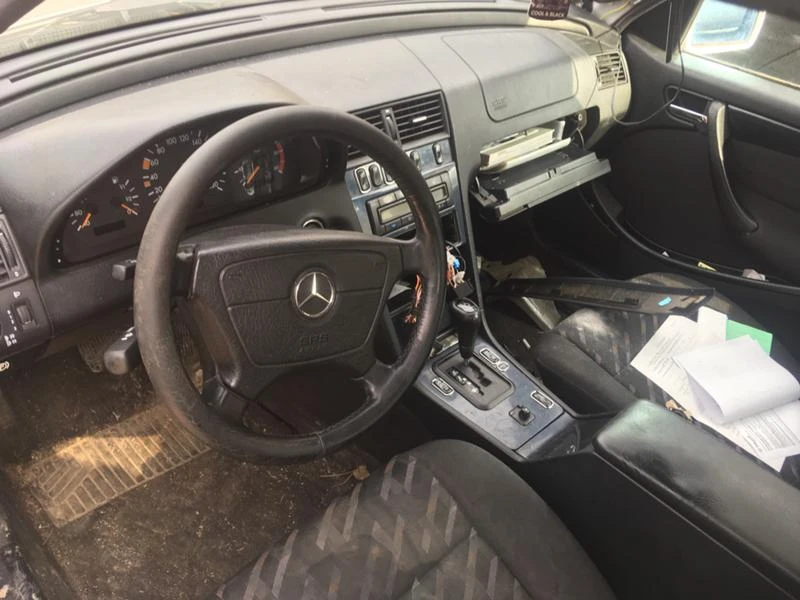 Mercedes-Benz C 220 cdi, снимка 3 - Автомобили и джипове - 24756445