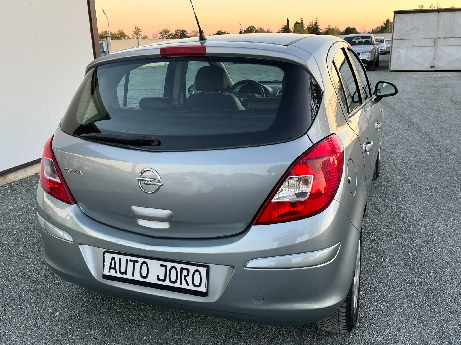 Opel Corsa 1.2i Facelift-Газов Инжекцион - изображение 4