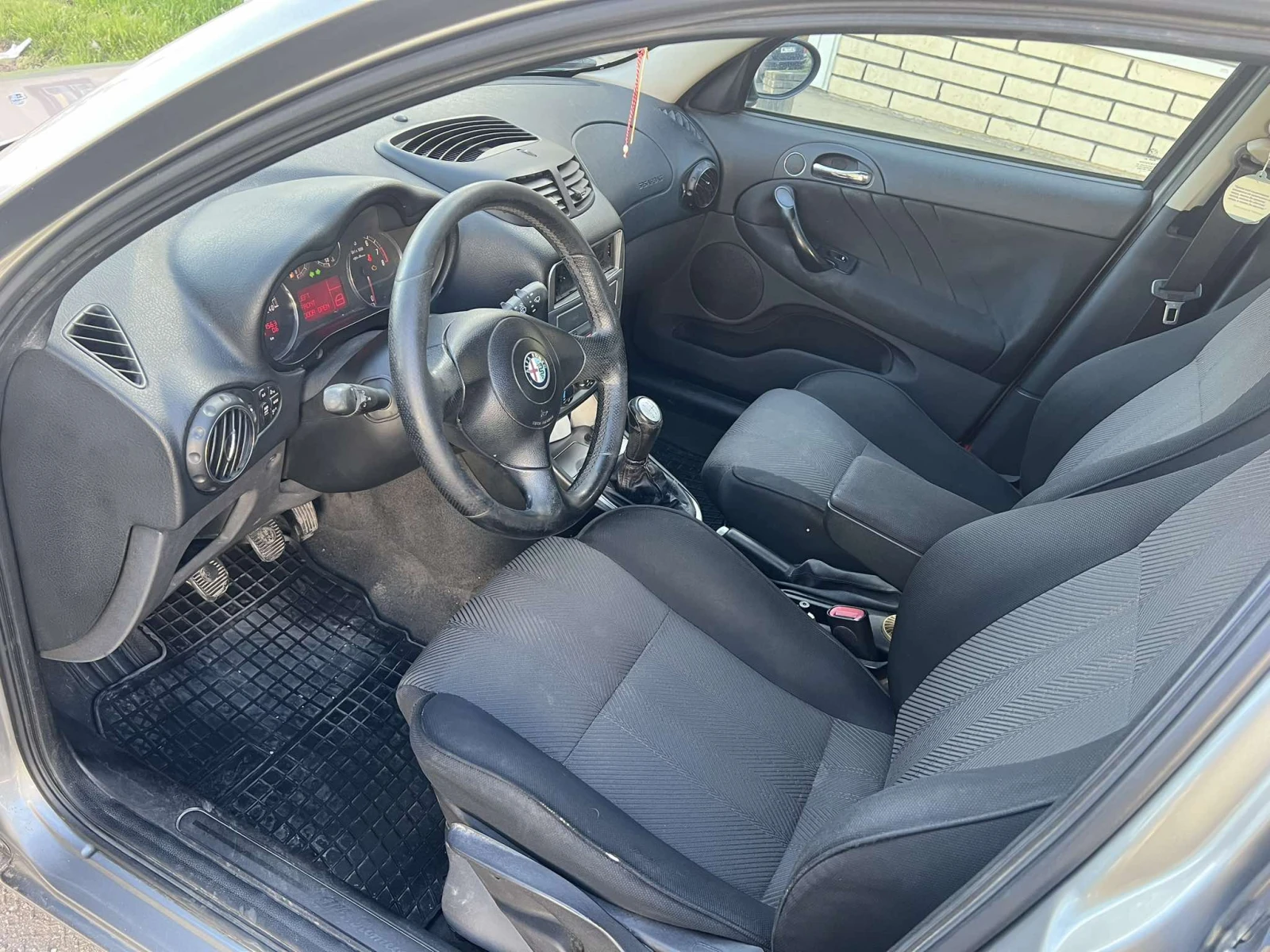 Alfa Romeo 147 1.6 Facelift - изображение 10