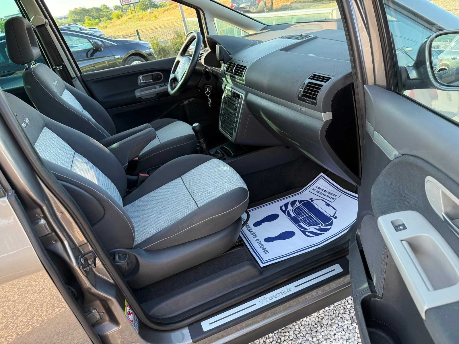 VW Sharan 2.0TDi, Facelfit, Freestyle, 6+ 1 - изображение 10