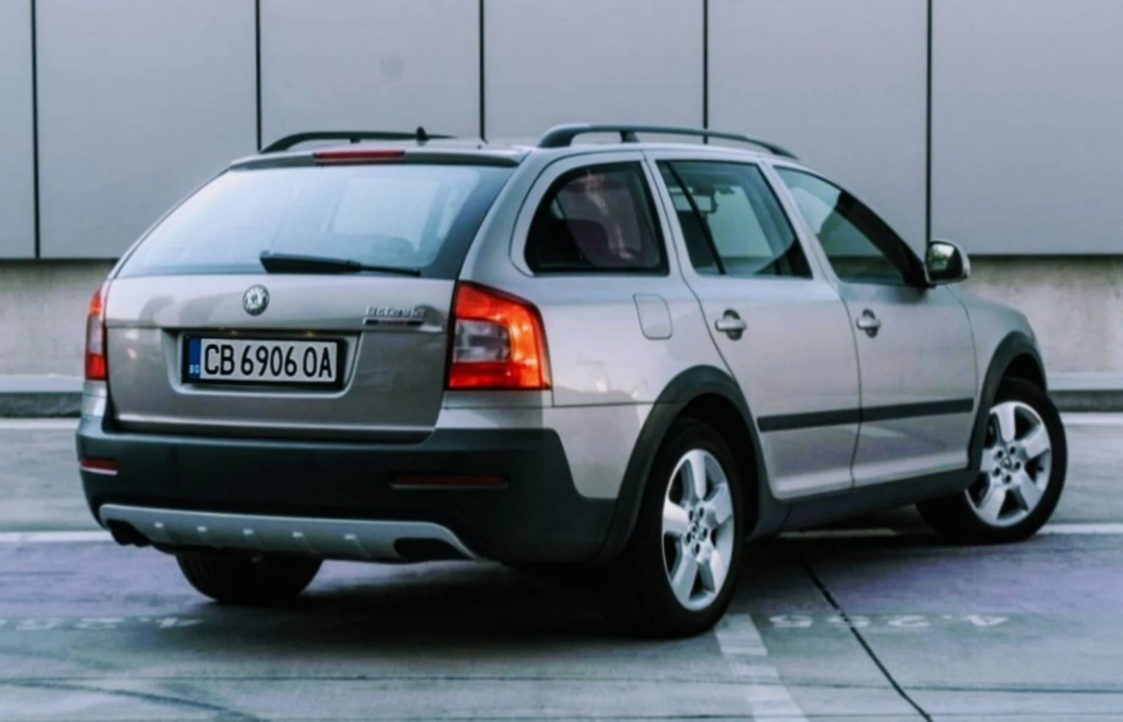 Skoda Octavia * SCOUT * 4X4 * НАПЪЛНО ОБСЛУЖЕН * ТОП СЪСТОЯНИЕ * - изображение 4
