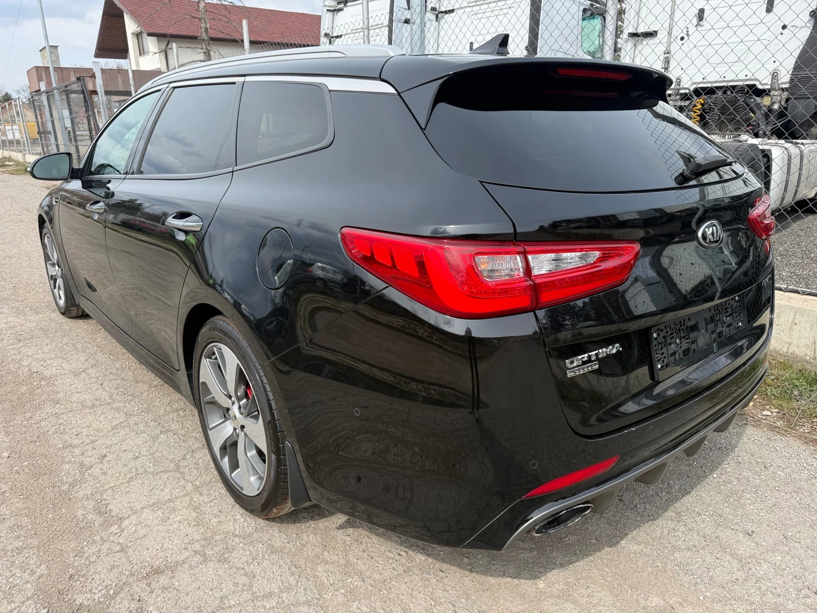 Kia Optima GT 2.0T FULL Швейцария , снимка 3 - Автомобили и джипове - 53927491