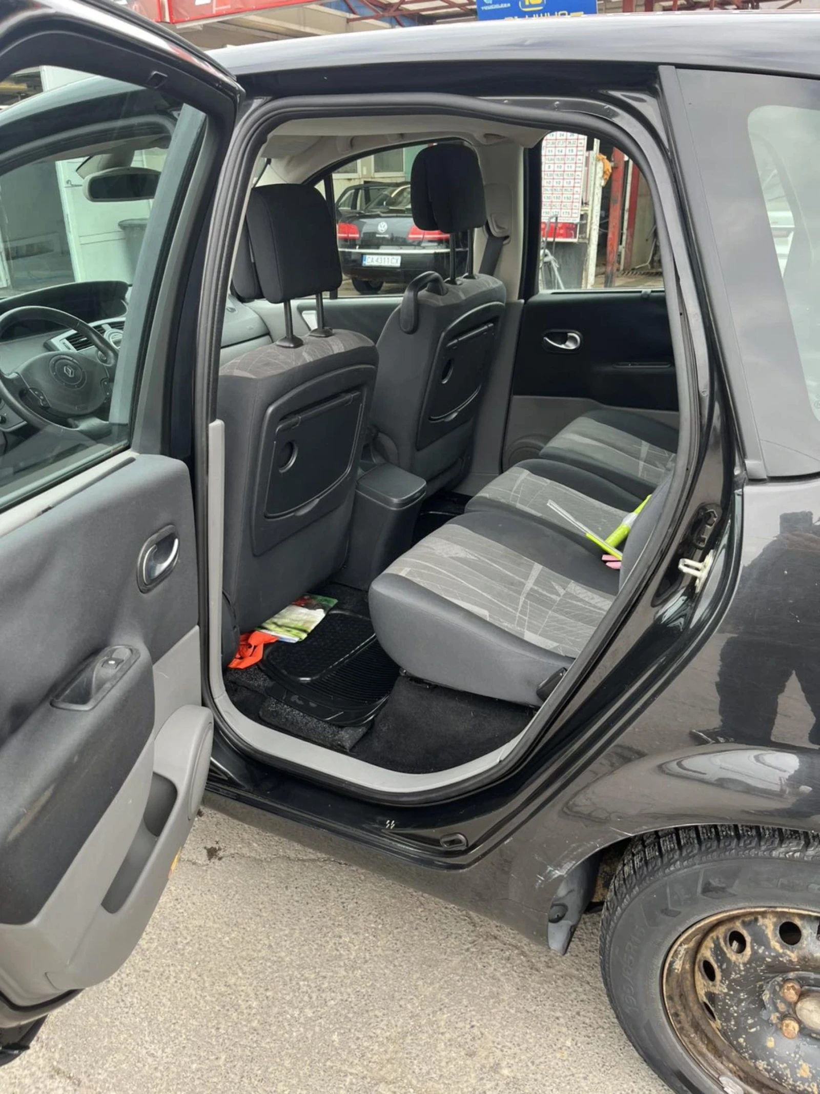 Renault Scenic 1.6i, снимка 7 - Автомобили и джипове - 54076959