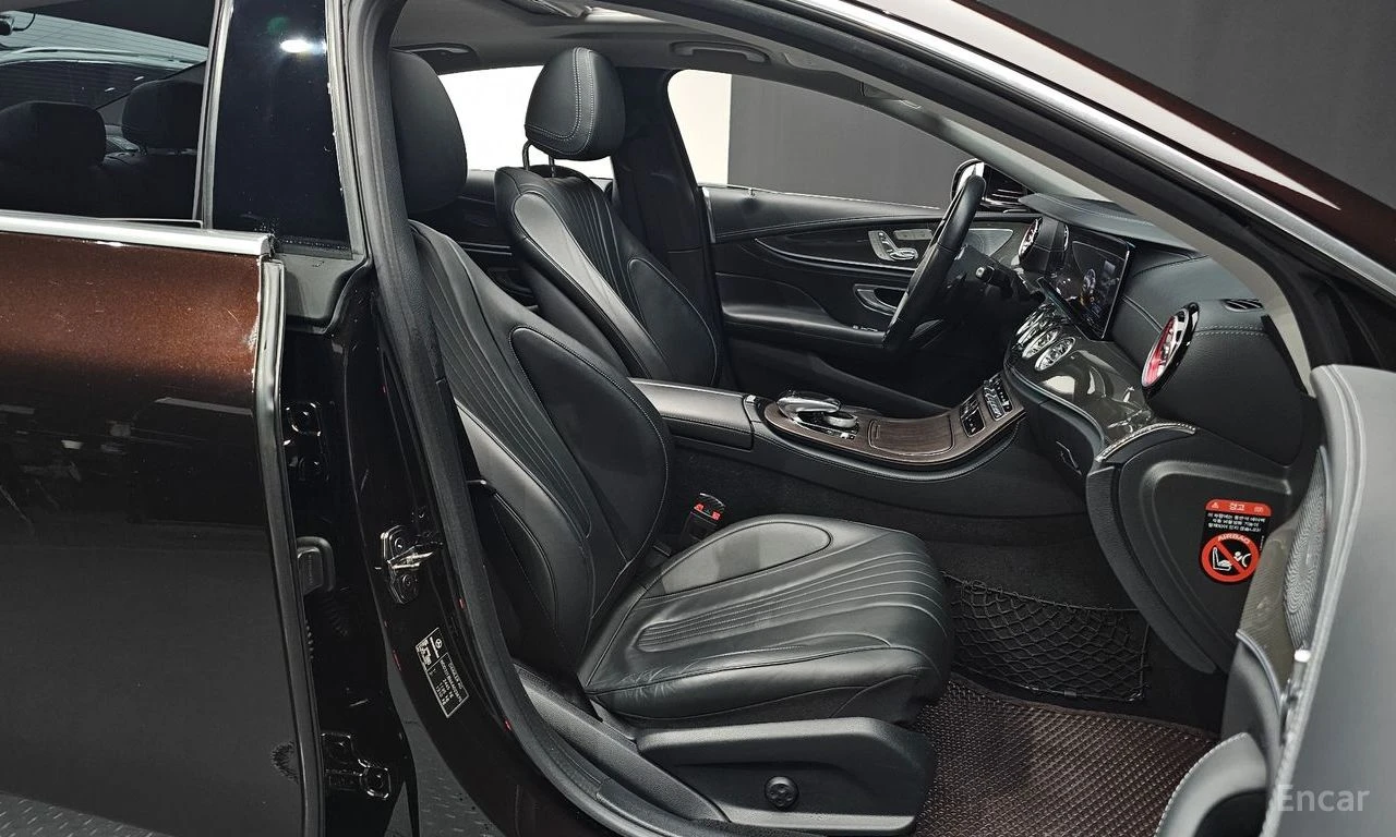 Mercedes-Benz CLS 300 d* AMG* BURMESTER* CARBON* HEAD-UP* ШИБИДАХ* КАМЕР, снимка 9 - Автомобили и джипове - 54599096