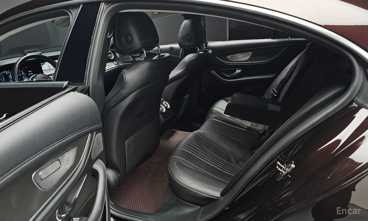 Mercedes-Benz CLS 300 d* AMG* BURMESTER* CARBON* HEAD-UP* ШИБИДАХ* КАМЕР, снимка 15 - Автомобили и джипове - 54599096