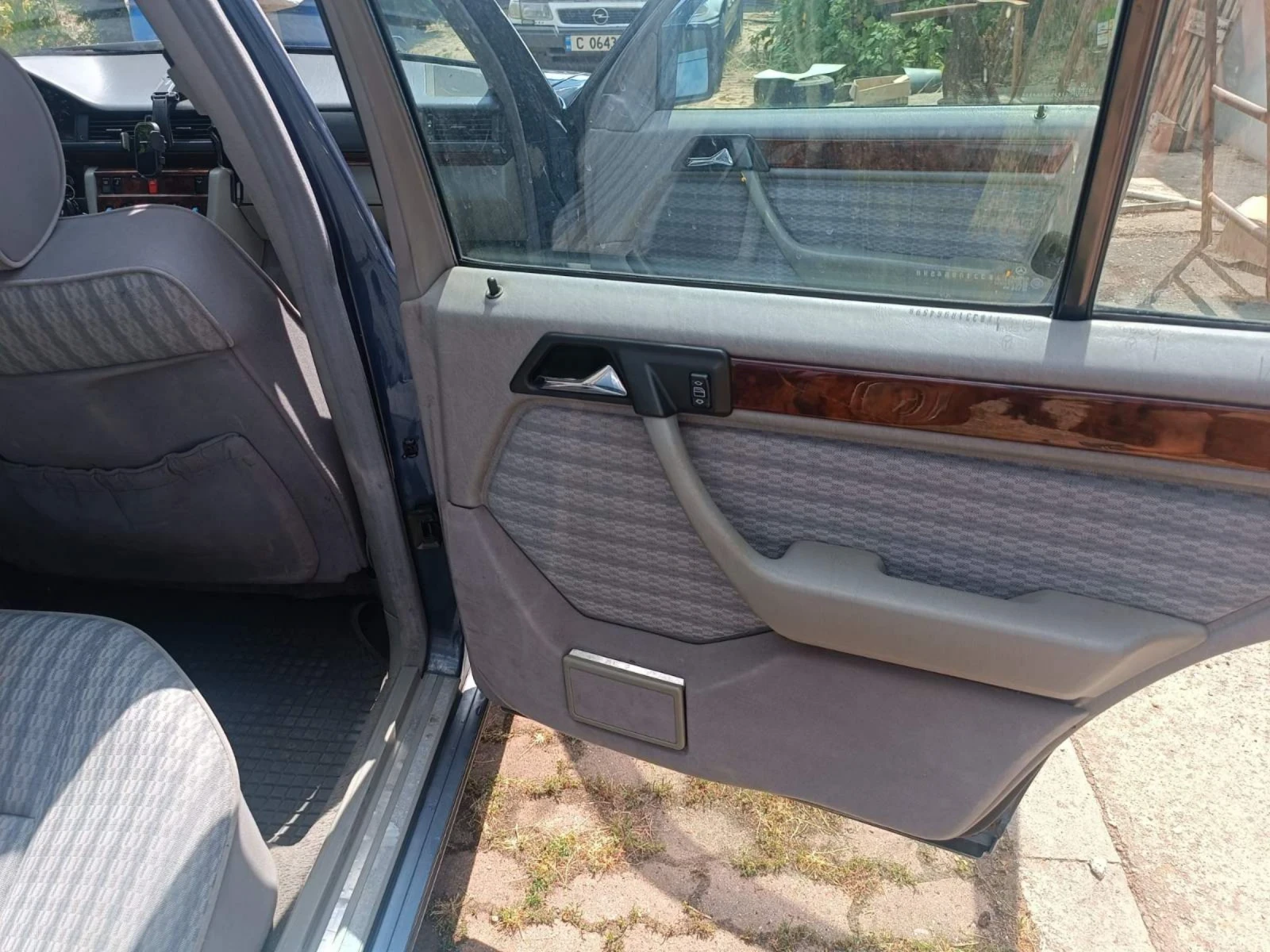 Mercedes-Benz 124 3.0 TD, снимка 3 - Автомобили и джипове - 55161916