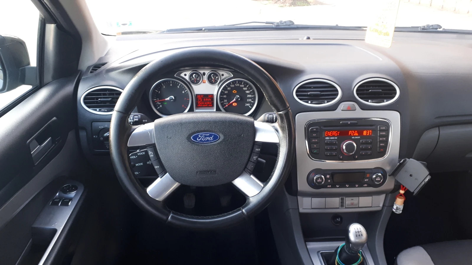 Ford Focus 1.6i, снимка 8 - Автомобили и джипове - 55238951